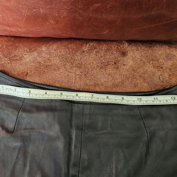 Danier Genuine Leather Pants - Made in Canada - 28" Waist / 31.5" Inseam - Picture 12 of 16